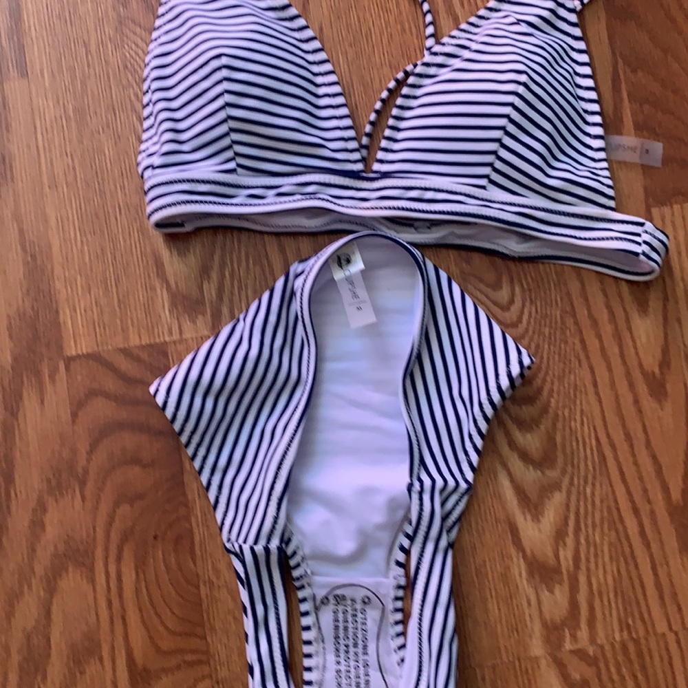 Cupshe swimsuit 2 pc size medium striped - Picture 5 of 5